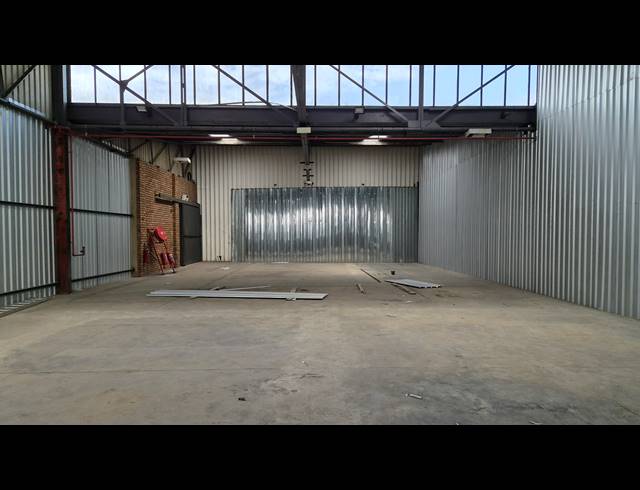 294M² WAREHOUSE TO LET IN ISANDO